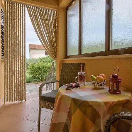 アパート Borik プーラ